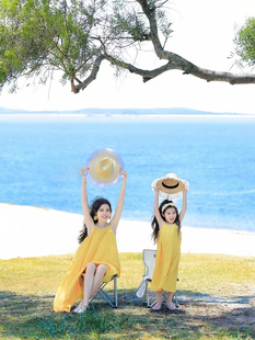 适合三亚海边度假拍照的沙滩裙子出游亲子装母女装吊带黄色连衣裙