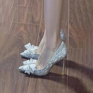 法式水晶鞋2023春秋银色婚鞋水钻蝴蝶结尖头高跟鞋女细跟单鞋
