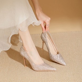 主婚纱新娘鞋婚鞋女2024年法式设计感小众高跟鞋细跟尖头单鞋