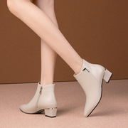 靴子女2023秋冬季米，白色真皮尖头，粗跟短靴中跟及踝靴裸靴女靴