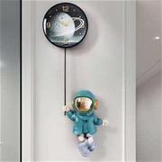 2022宇航员大数字挂钟客厅家用时钟创意时尚轻奢钟表挂墙装饰