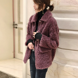 紫红色翻领拼接短外套女流行时髦仿羊羔毛上衣(毛，上衣)2023年冬季欧货
