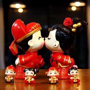 情侣亲嘴结婚娃娃摆件陶瓷金童接吻套餐中式一对中