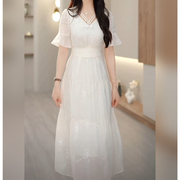 白色绣花连衣裙夏季2024年遮肉显瘦中长款洋气减龄妈妈装裙子