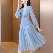 蓝色真丝连衣裙春装女2023年高端国际，大牌高级感桑蚕丝长裙子
