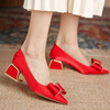 春法式红色婚鞋女粗跟新娘鞋尖头不累脚中跟高跟鞋大码41-43单鞋