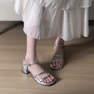 法式爱心水钻银色高跟凉鞋女2024年夏季露趾气质中粗跟凉拖鞋