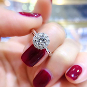 18K白金花朵显大钻石戒指女戒 围镶真钻钻石婚戒指环