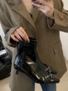 韩系尖头铆钉短靴2023春秋，白色后拉链，中跟瘦瘦靴女细跟单靴子