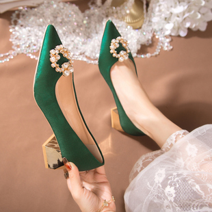 婚鞋女粗跟2023春季珍珠秀禾婚纱两穿绿色尖头高跟结婚新娘鞋