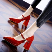 欧美时尚玛丽珍鞋女2024年秋季珍珠粗跟单鞋，通勤漆皮防水台高跟鞋