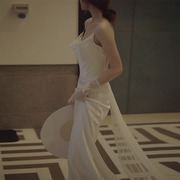 缎面吊带轻婚纱性感露背气质，鱼尾修身新娘迎宾出门纱白色拖尾礼服