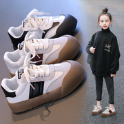 女童板鞋秋款2024韩版德训鞋学生软底防滑运动阿甘鞋中大童小白鞋