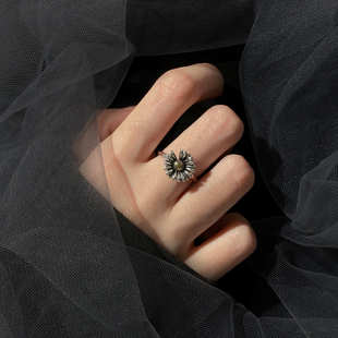 925纯银小雏菊戒指女小众设计简约食指戒冷淡风时尚泰银指环饰品