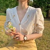 韩风chic气质v领刺绣花朵，泡泡袖衬衫，女夏小众设计感短袖碎花上衣