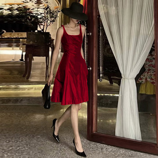高级红色吊带连衣裙女修身显瘦优雅气质2023夏新丝毛礼服裙a字短