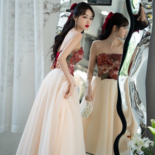 玫瑰骑士订婚晚礼服裙抹胸2024新娘敬酒服轻婚纱高级感小个子