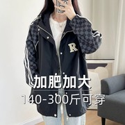 2023加大码风衣外套连帽春秋，女胖mm宽松时尚，防风棒球服夹克