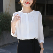 白色中袖衬衫女夏设计感小众雪纺，宽松职业气质圆领套头七分袖衬衣