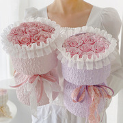 浮雕玫瑰布艺面料鲜花花束，包装纸高级风花艺资材手工diy包装材料