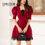 茬客优雅红色小礼服裙，平时可穿通勤性感，蕾丝拼接显瘦泡泡袖连衣裙