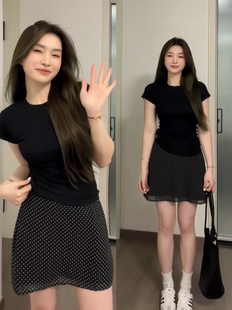 大码女装韩系显瘦套装，2024夏季短袖t恤搭配波点短裙子两件套