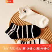 无骨缝合春夏季韩版卡通小狗刺绣黑白条纹，少女运动纯棉短筒袜子