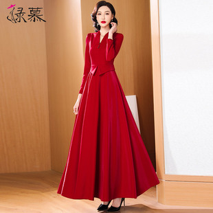 高级感酒红色连衣裙，假两件2024春秋女装，气质v领修身显瘦长裙