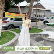 曾小咸温婉可人2024夏季时尚套装女黄色，短袖t恤白色半身裙两件套