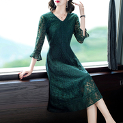 春秋连衣裙女长袖薄款蕾丝2023年洋气法式七分袖修身绿色裙子