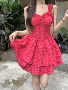 甜美公主蓬蓬裙女火龙果，夏季梅红色收腰双层裙摆显瘦吊带连衣裙