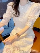 中长款洋气白色蕾丝连衣裙，女2023夏季收腰修身中袖圆领公主裙