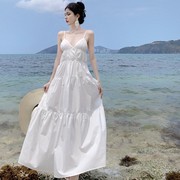 云南旅游穿搭白色V领露背绑带连衣裙女夏泰国三亚海边度假沙滩裙