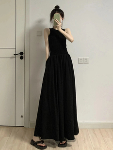 黑色吊带连衣裙女2023春夏季高级感法式收腰显瘦小香风长裙子