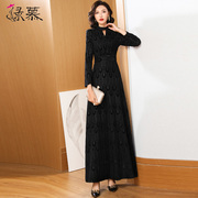 黑色高级雪尼尔连衣裙，长款2023秋冬装收腰气质，长袖高端长裙