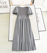 鸟+の2024夏季时尚圆领设计感小众泡泡袖拼接灰色针织短袖连衣裙