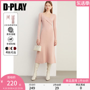 dplay春优雅气质v领粉色领口，斜搭片设计修身长款大摆长袖连衣裙