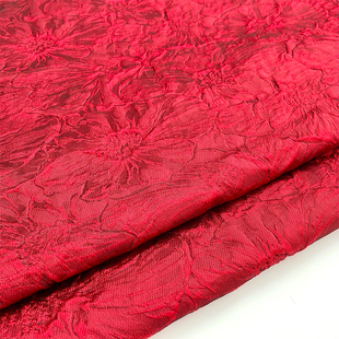 大红色光泽凹凸廓形硬挺提花面料春夏，蓬蓬裙设计师旗袍古装布料