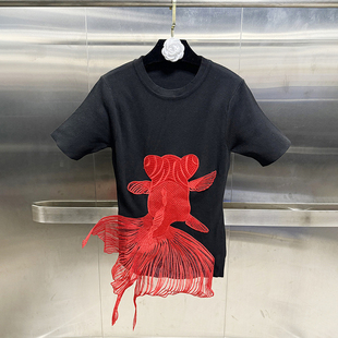 设计师款欧根纱红色刺绣金鱼贴图上衣圆领套头显瘦黑色短袖T恤潮