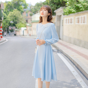 春季蓝色娃娃领连衣裙2023年中长裙设计感小众温柔风a字裙子
