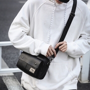 韩国时尚男士单肩包休闲邮差斜挎小包日系斜跨胸包潮女士PU皮背包