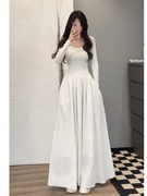 高级感法式赫本风白色连衣裙，女春秋高端精致收腰显瘦气质大摆长裙