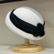 秋冬日本款丝绒毛球装饰女复古羊，毛呢贝雷帽画家帽时装优雅贝蕾帽