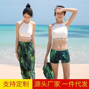 绿色印花夏季分体三件套泳衣，女士沙滩长裙男士泳裤舒适度假泳装