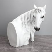 高档现代简约马首马头白色，树脂雕塑摆件样板房售楼部家居玄关创意