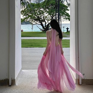 法式绝美粉色仙女飘带挂脖连衣裙女夏季浪漫镂空开叉度假沙滩长裙