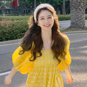 夏季2023温柔风法式初恋裙小个子高级感泡泡袖黄色雪纺连衣裙