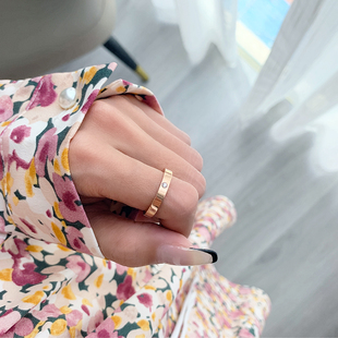 日韩版简约时尚戒指女式玫瑰金个性(金个性)光面单钻镶钻钛钢男情侣指环