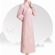 粉红色绣花旗袍长款冬季加厚中式复古改良版年轻款少女连衣裙