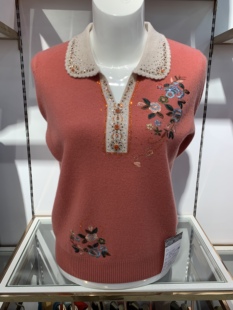 鄂尔多斯市中老年女装带领子100%羊绒衫妈妈装大码刺绣，羊毛打底衫
